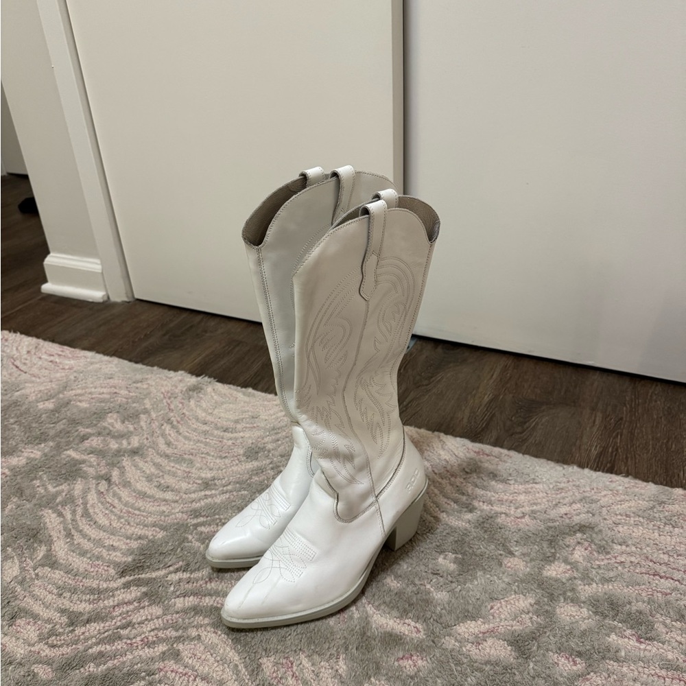 Elegant White Women's Heeled Cowgirl/Western Boots